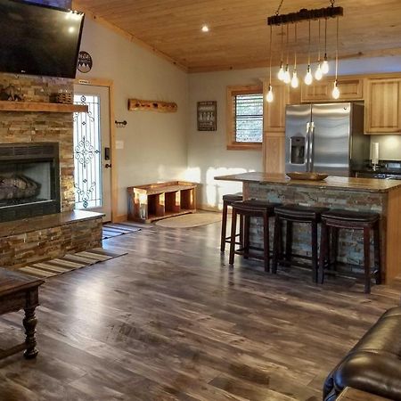 Secluded Cabin With Hot Tub, 3 Mi To Pigeon Forge! Villa Sevierville Exterior photo