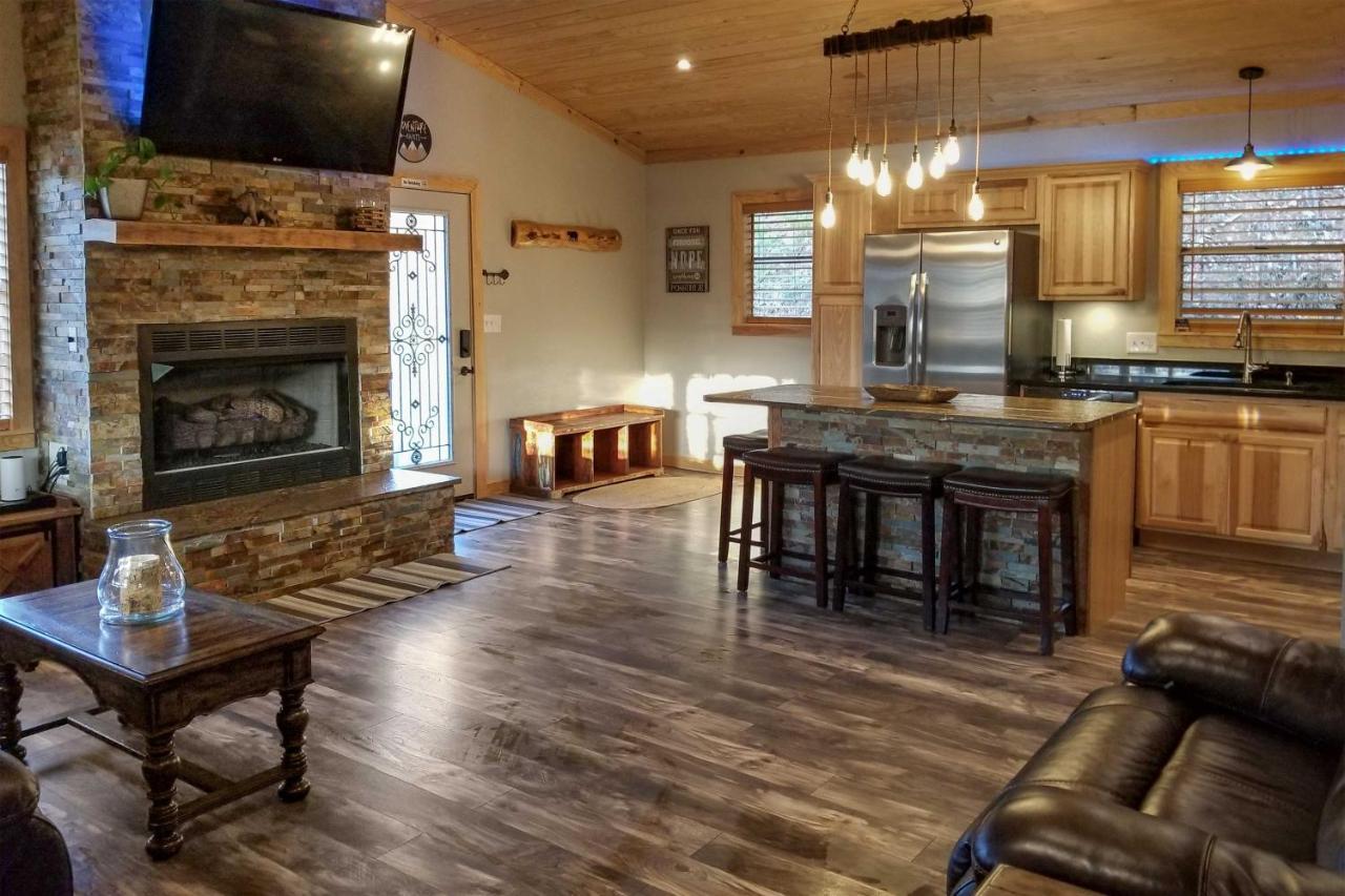 Secluded Cabin With Hot Tub, 3 Mi To Pigeon Forge! Sevierville Exterior photo